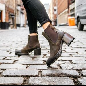 Thursday Boot Co. Chunky Distressed heeled Chelsea Boots Size 8.5-Like New